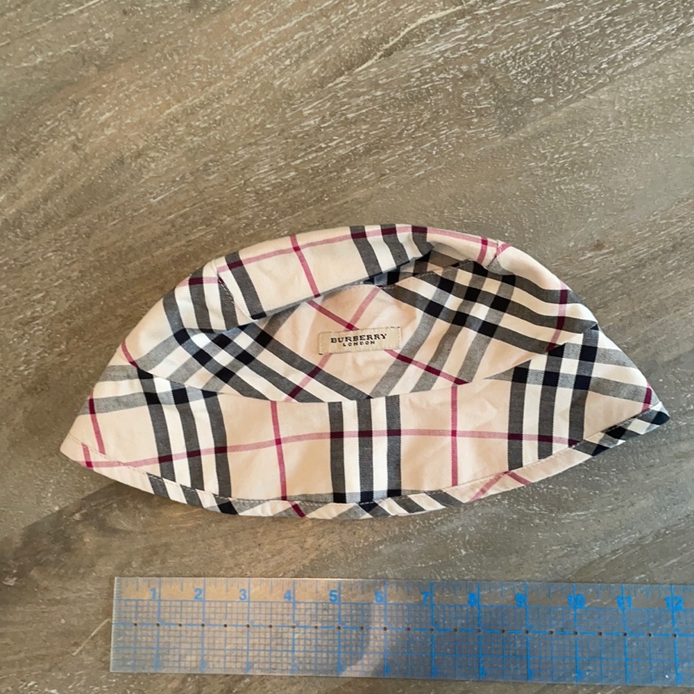 90s Burberry bucket hat, reversible
